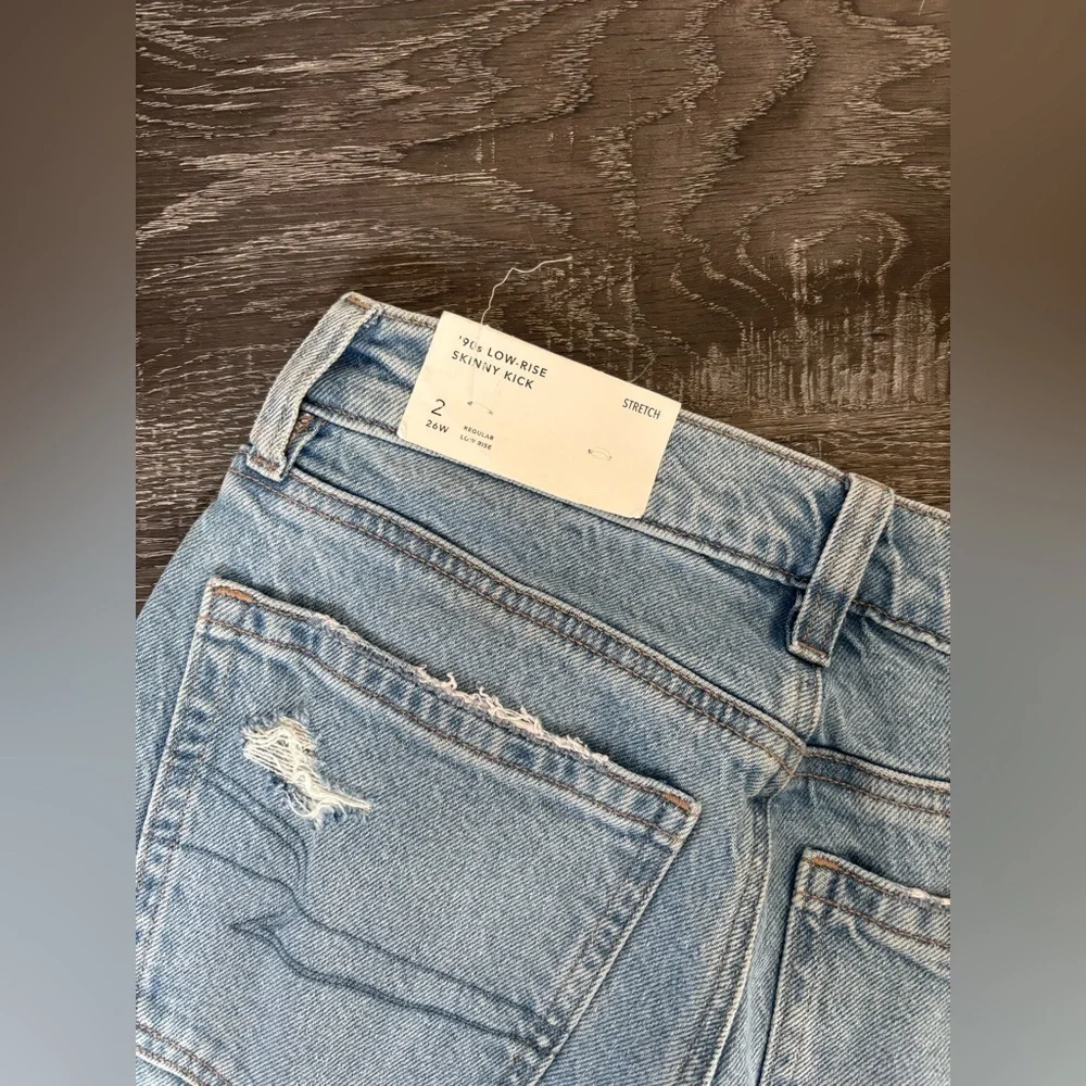 NWT American Eagle Denim Jeans 90s Low Rise Kick Two Tone Blue Mid Wash Size 2​​ - Picture 13 of 13